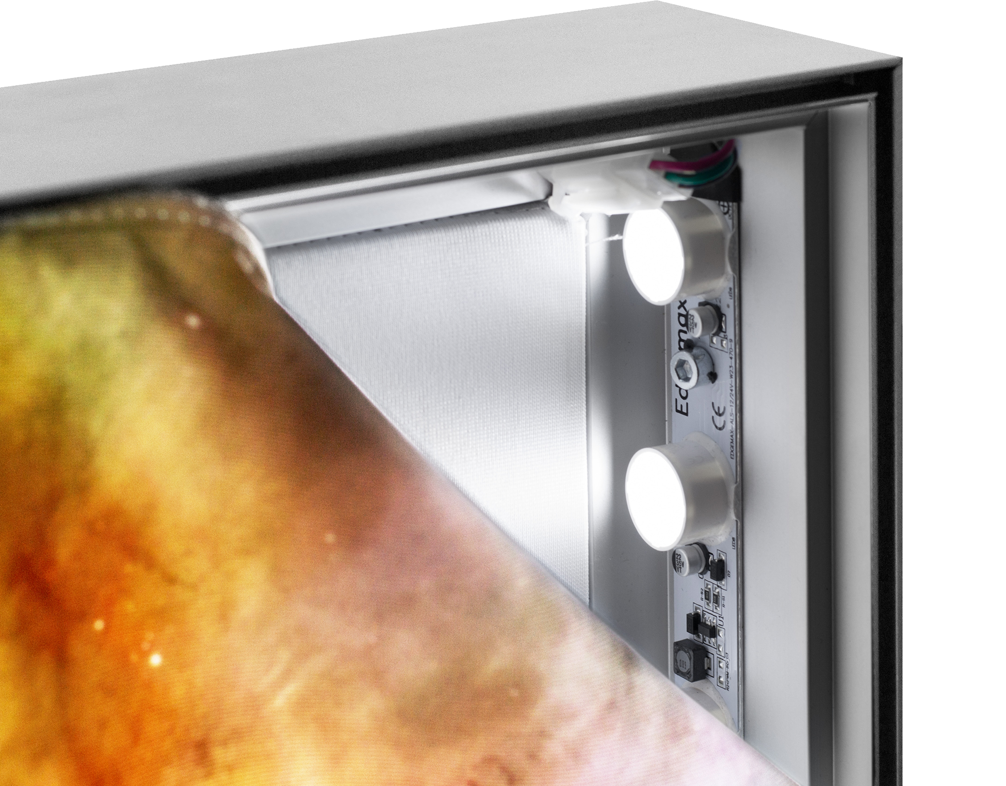 Detailansicht des LED-Rahmens der Messewand Easyframe von ENTDECKER, zeigt die integrierte Beleuchtung und Anschlüsse.