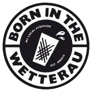 Logo von 'Born In The Wetterau', zeigt ein Glas mit einem Muster und den Text 'MY LOCAL STOFFCHE' und 'EST. MHHH'.