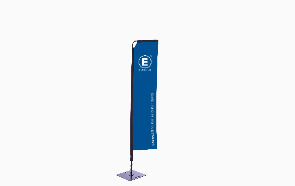 Fahne 'Easyflag Pro' in quadratischer Form, Größe Medium 55, mit blauem Hintergrund und Logo 'E'.