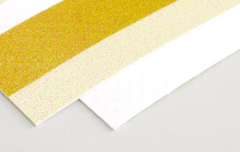 Displaybow aus Polyester in gold und weiß, mit glitzernder Oberfläche.