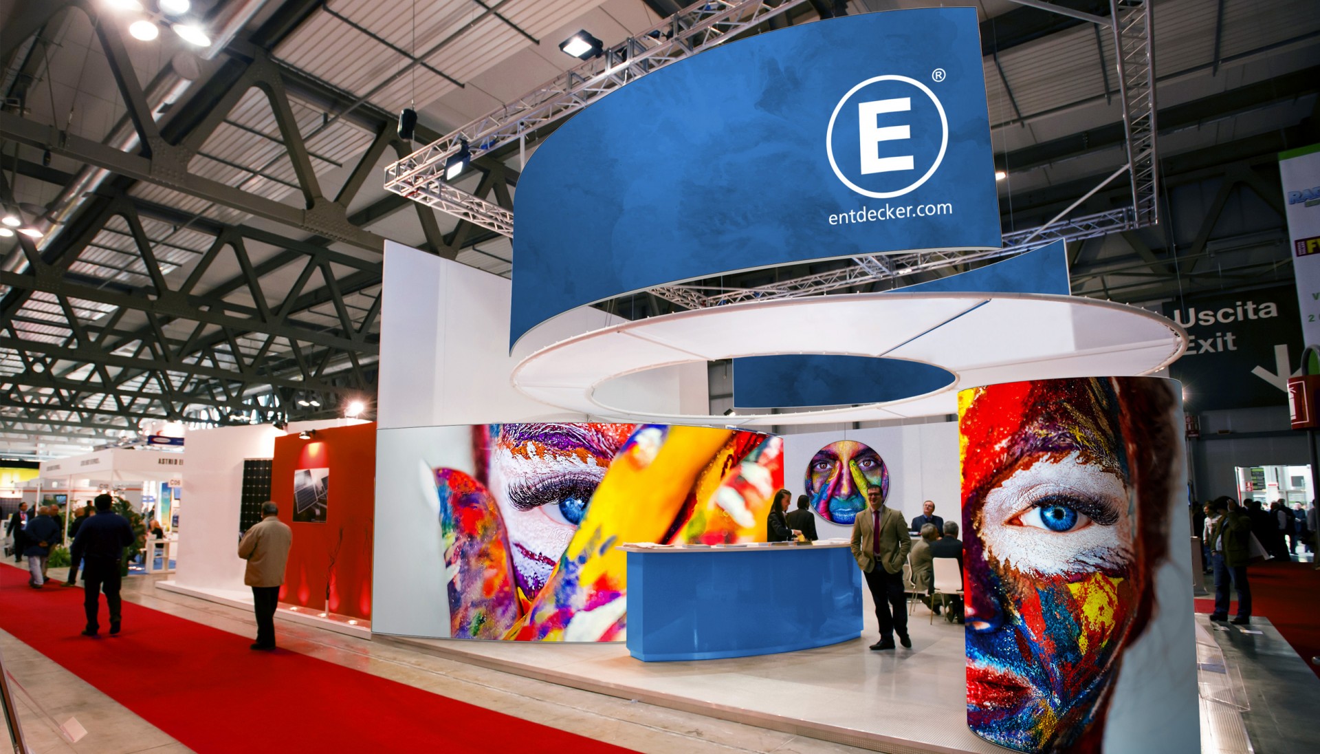 Messestand von ENTDECKER mit Textilspannrahmen Easyframe, farbenfrohen Grafiken und Empfangstresen.