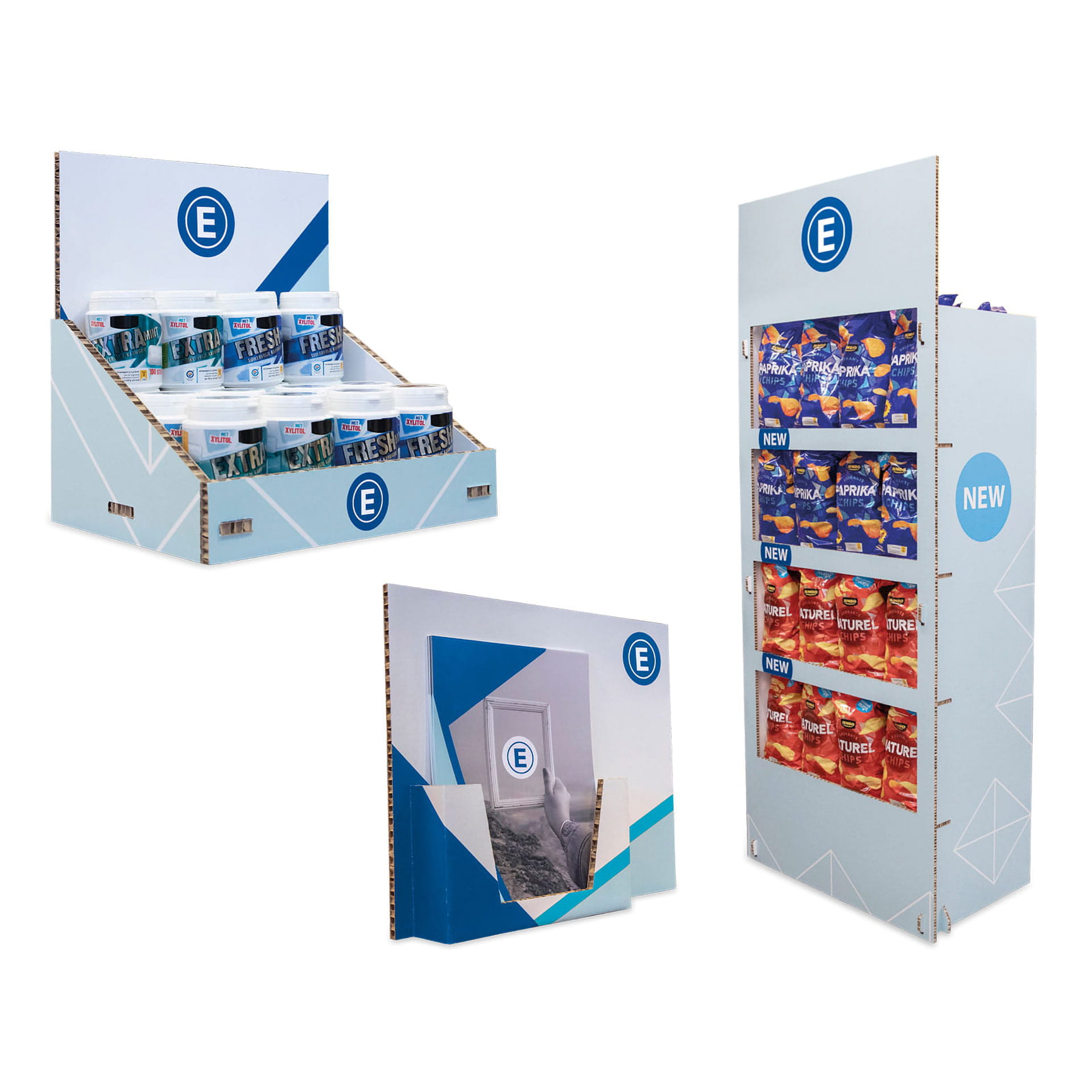Drei verschiedene POS-Displays von ENTDECKER, eines mit Fächern für Produkte, eines in Form eines Aufstellers und eines mit einer Tasche.