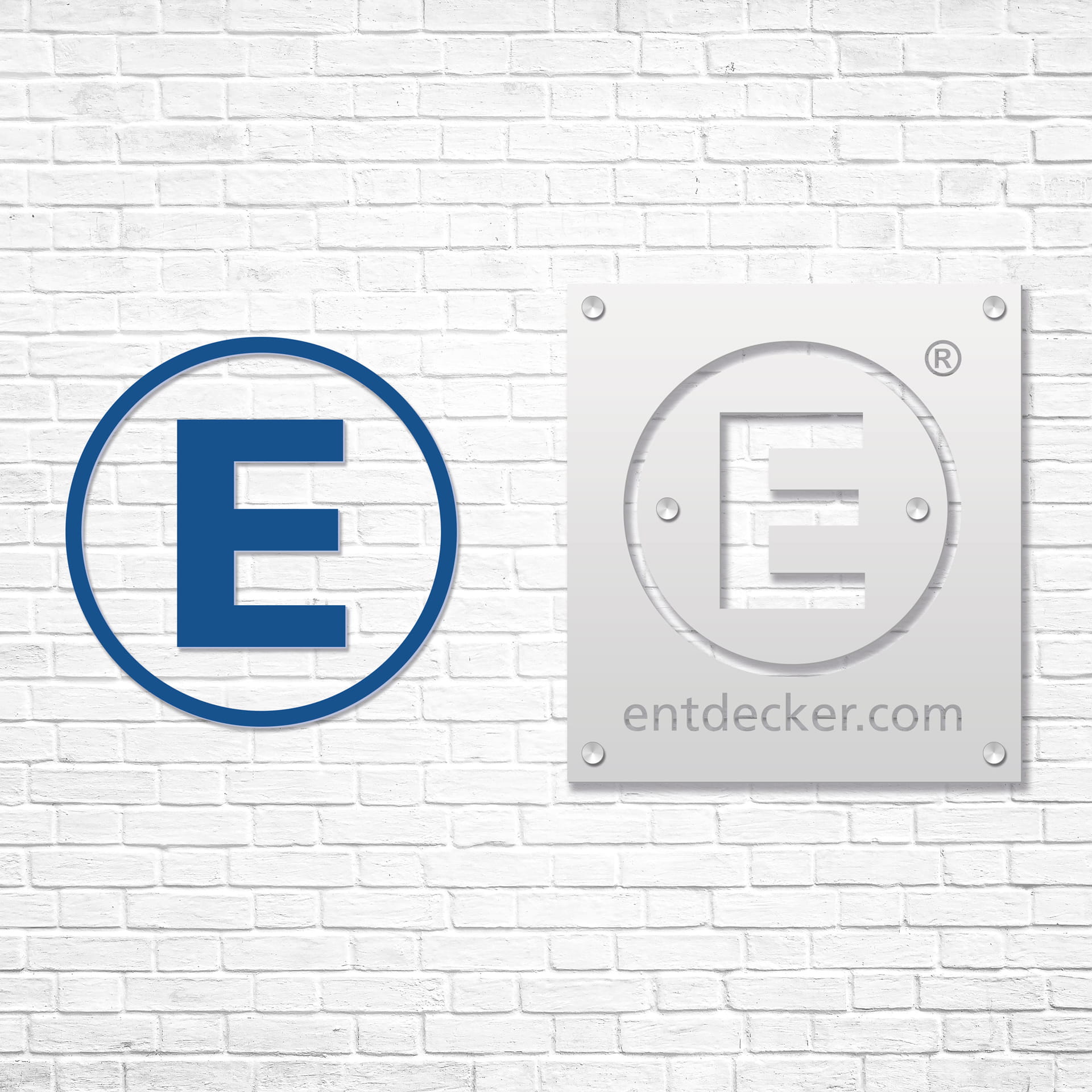 Zwei Logos: links ein blaues E in einem Kreis, rechts ein silbernes E auf einer Platte mit der Website entdecker.com.