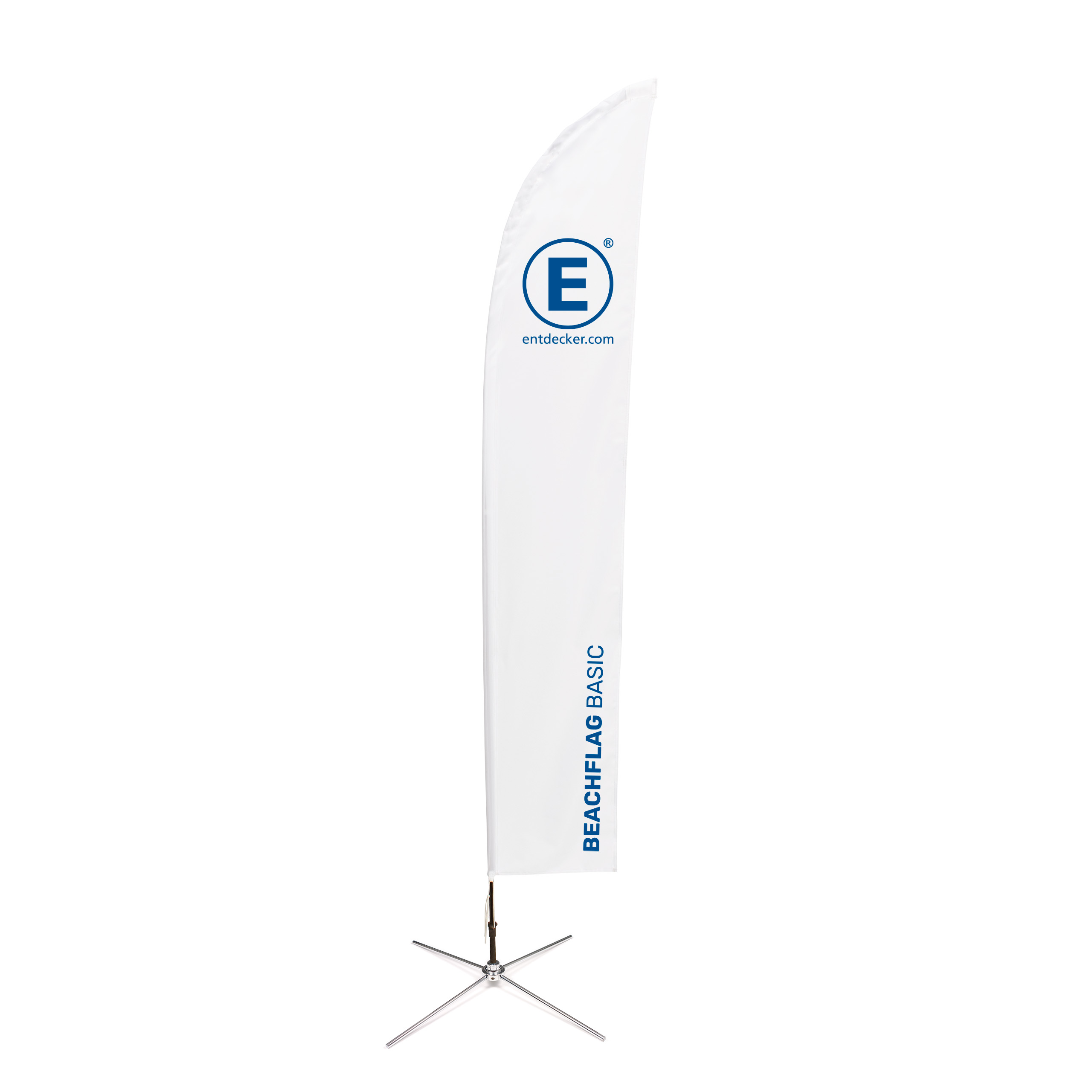 Vier verschiedene Beachflags vom Typ Beachflag Basic mit dem Logo von ENTDECKER, auf Ständern montiert.
