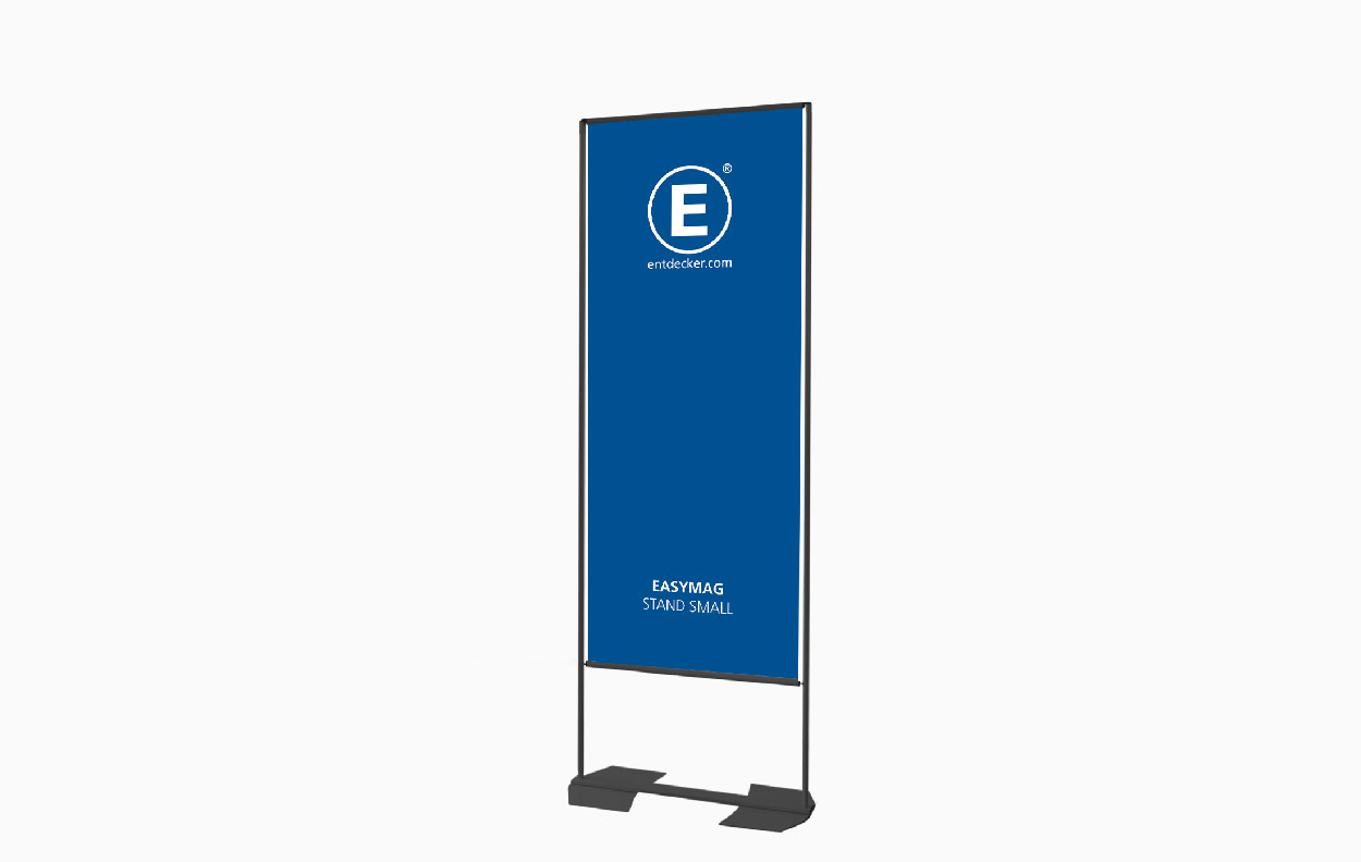 Easymag Stand Small in Schwarz, Größe 60x160 cm, mit blauer Grafik und Logo von ENTDECKER.