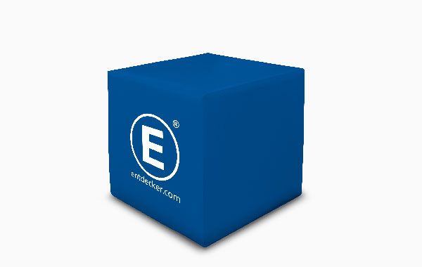 Blauer Sitzwürfel mit der Aufschrift 'entdecker.com', Größe 40 cm.
