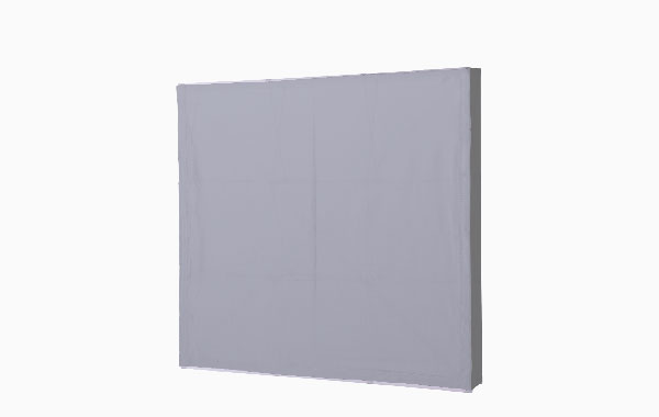 Quickup Blockout Front Seiten Medium, quadratisches, graues Display mit glatter Oberfläche.