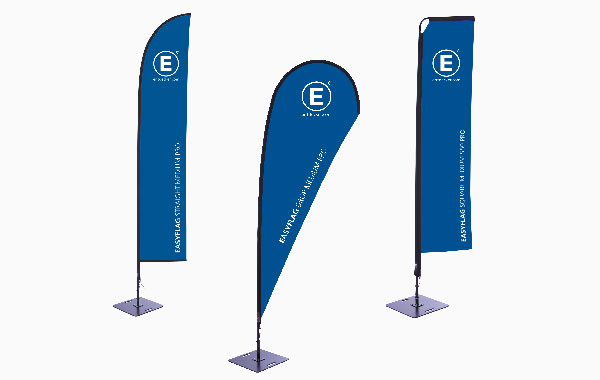 Set von drei blauen Fahnen mit dem Logo 'E' und dem Schriftzug 'EASYFLAG'.