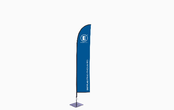 Fahne 'Easyflag Pro' in blauer Farbe, gerade Form, mittlere Größe, auf einem stabilen Standfuß.