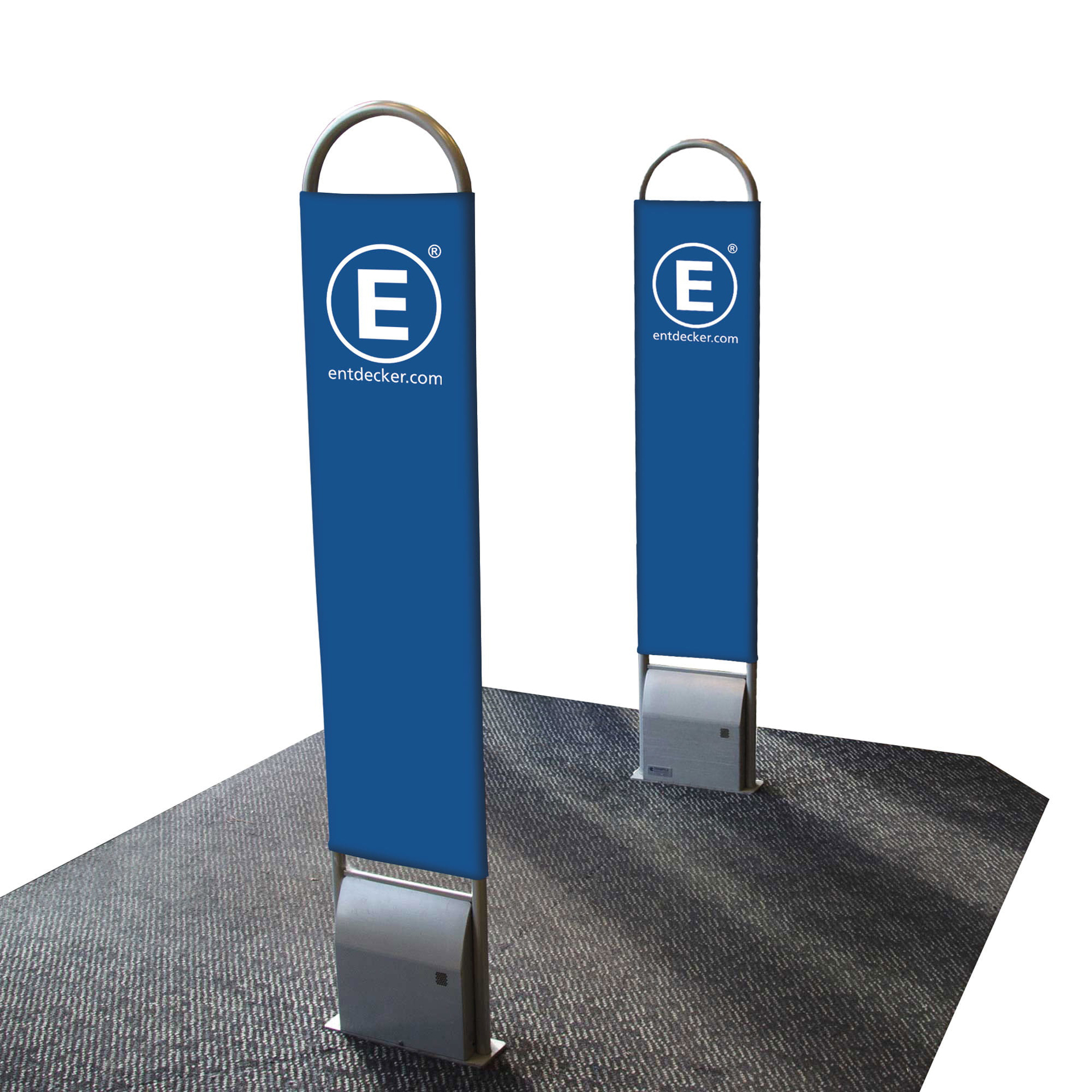 Warensicherungshussen in Blau mit dem Logo von ENTDECKER, auf einem grauen Boden.